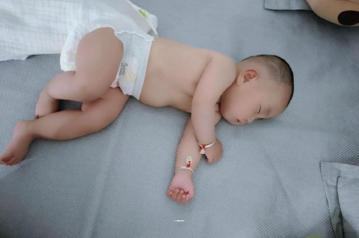 长沙几个月宝宝会抬头